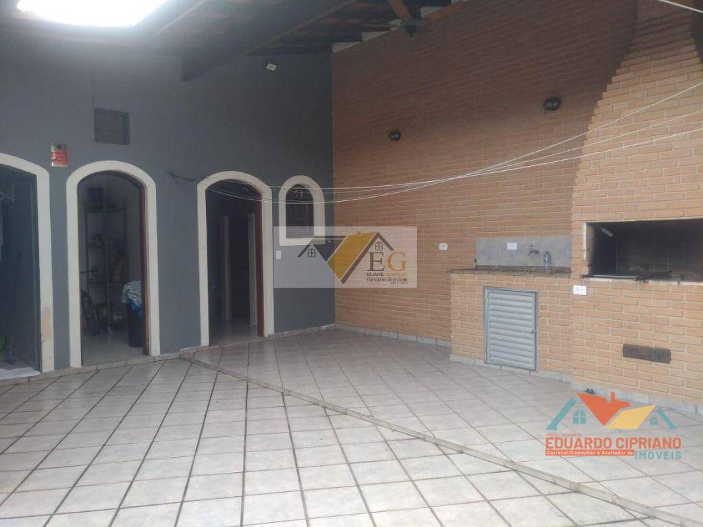 Casa à venda com 3 quartos, 212m² - Foto 2