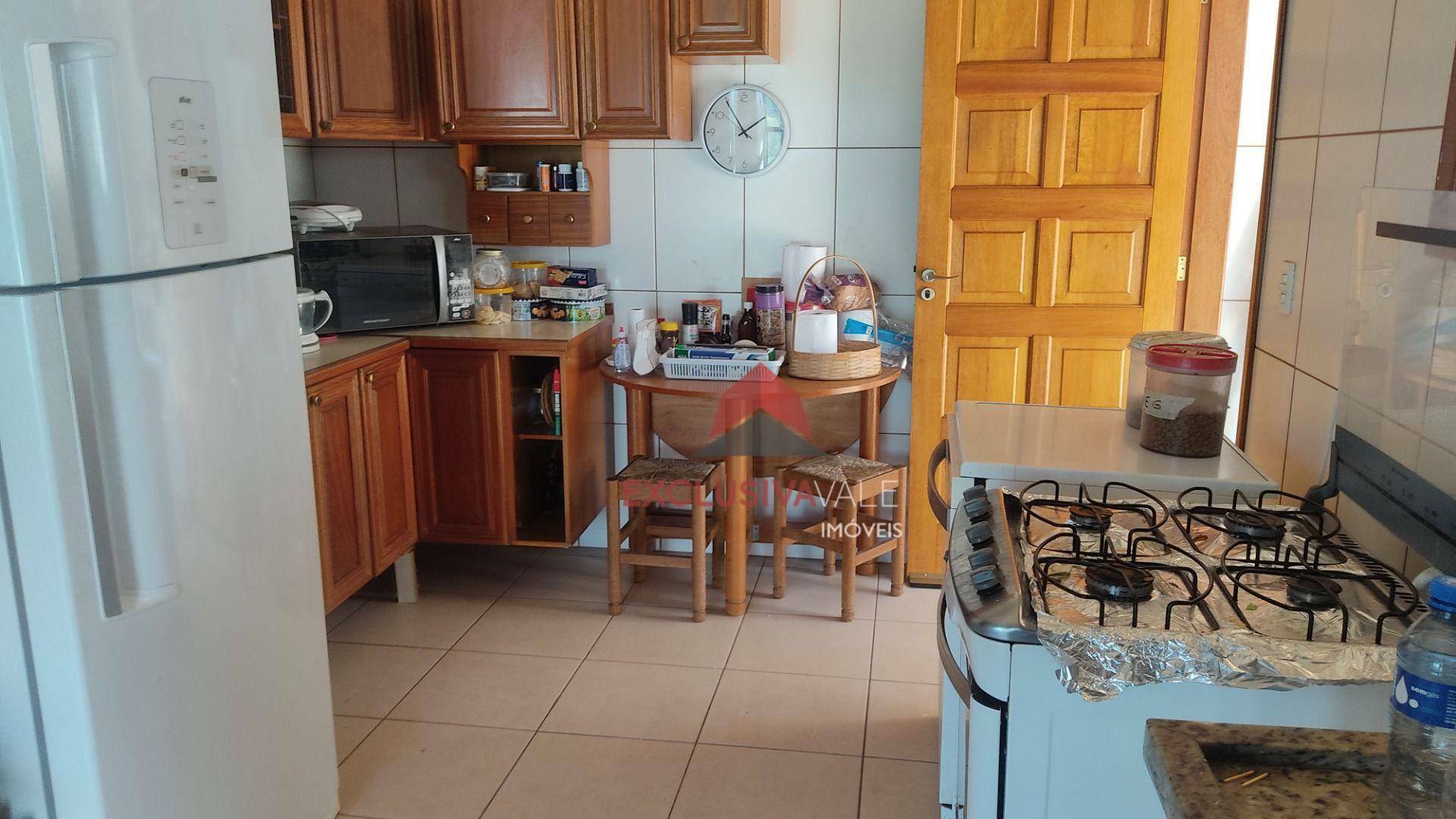 Casa de Condomínio à venda com 4 quartos, 230m² - Foto 14