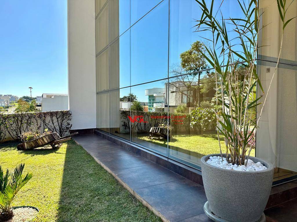 Casa de Condomínio à venda com 4 quartos, 236m² - Foto 2