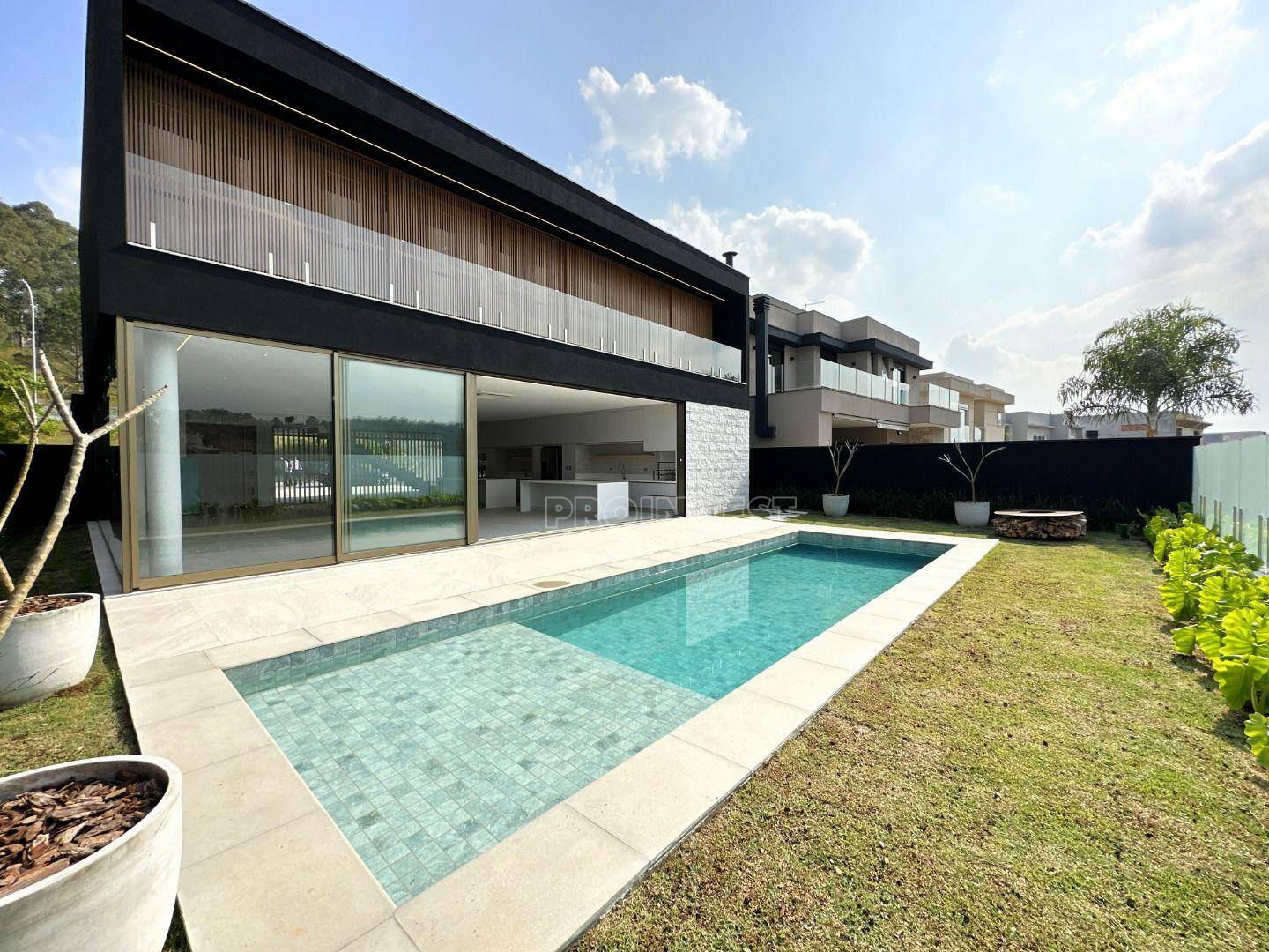 Casa de Condomínio à venda com 4 quartos, 510m² - Foto 2