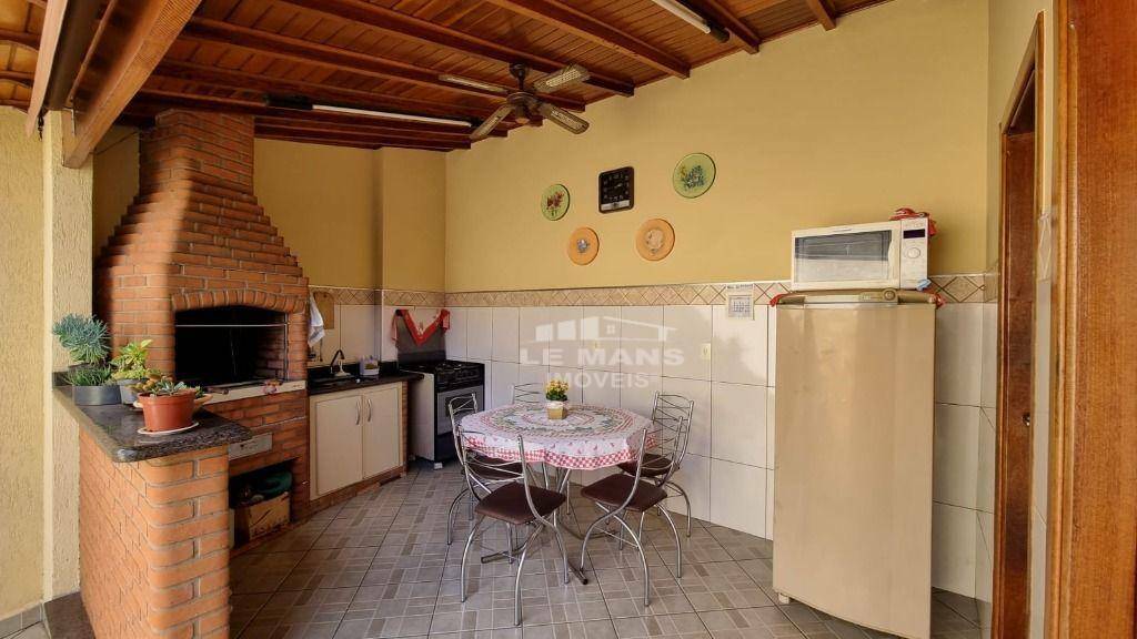 Casa à venda com 3 quartos, 205m² - Foto 4