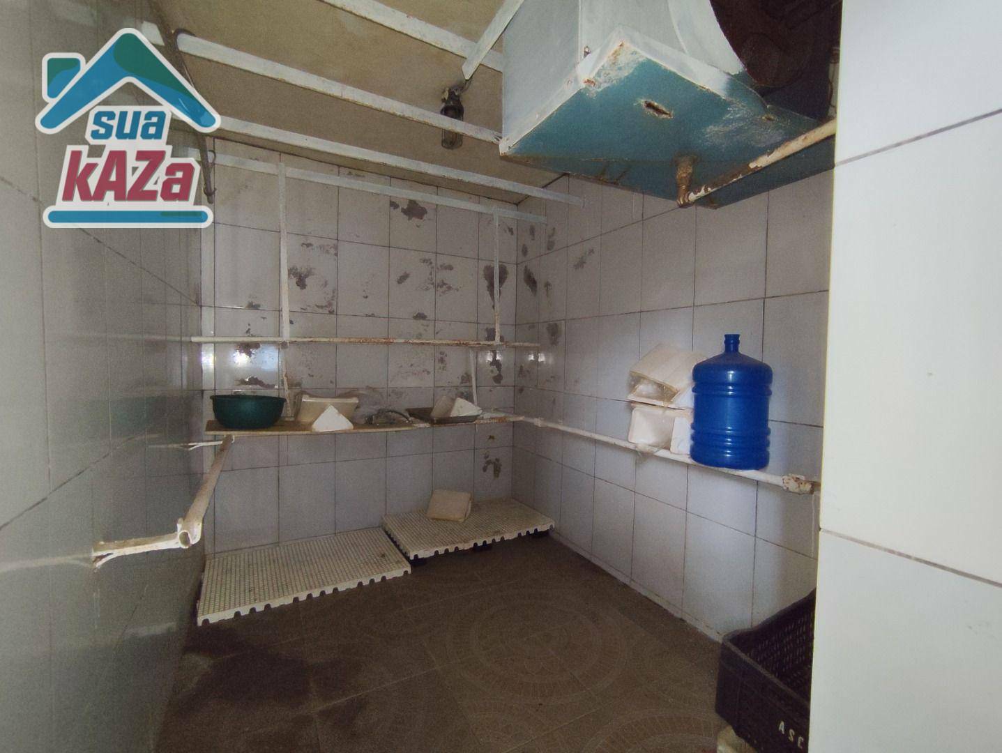 Casa à venda com 6 quartos, 210m² - Foto 6