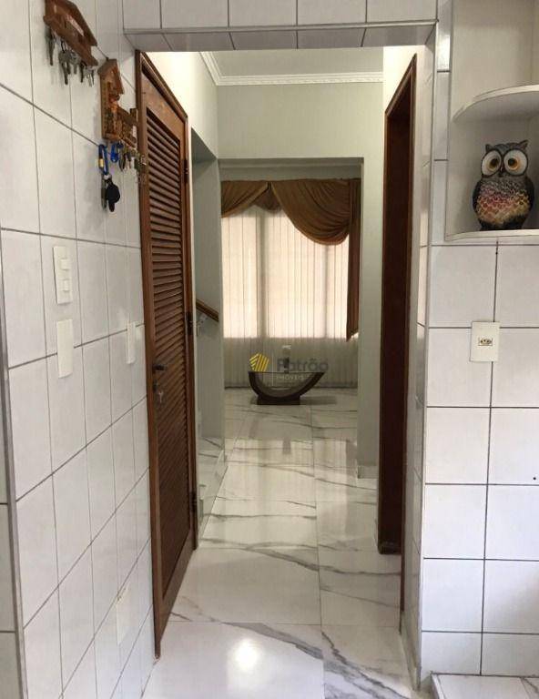 Casa à venda com 6 quartos, 260m² - Foto 15