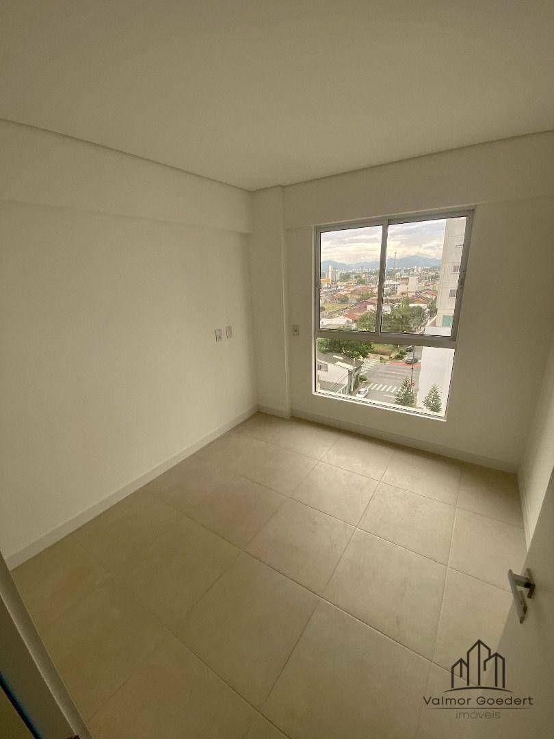 Apartamento para alugar com 3 quartos, 97m² - Foto 8