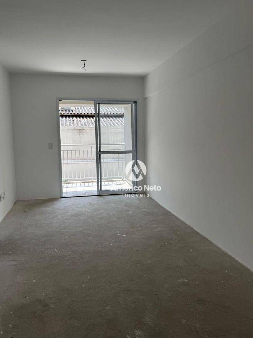 Apartamento à venda com 2 quartos, 67m² - Foto 4