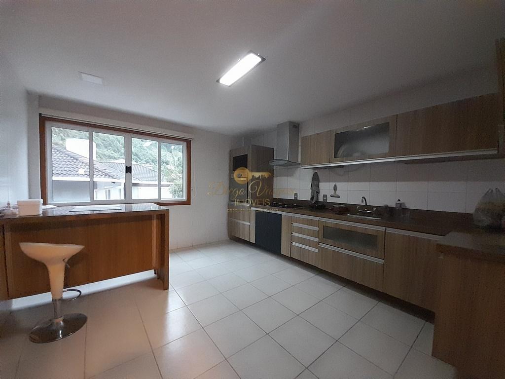 Casa de Condomínio para alugar com 3 quartos, 350m² - Foto 9