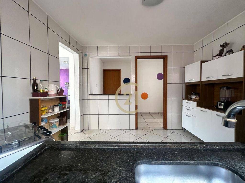 Casa à venda com 3 quartos, 122m² - Foto 8