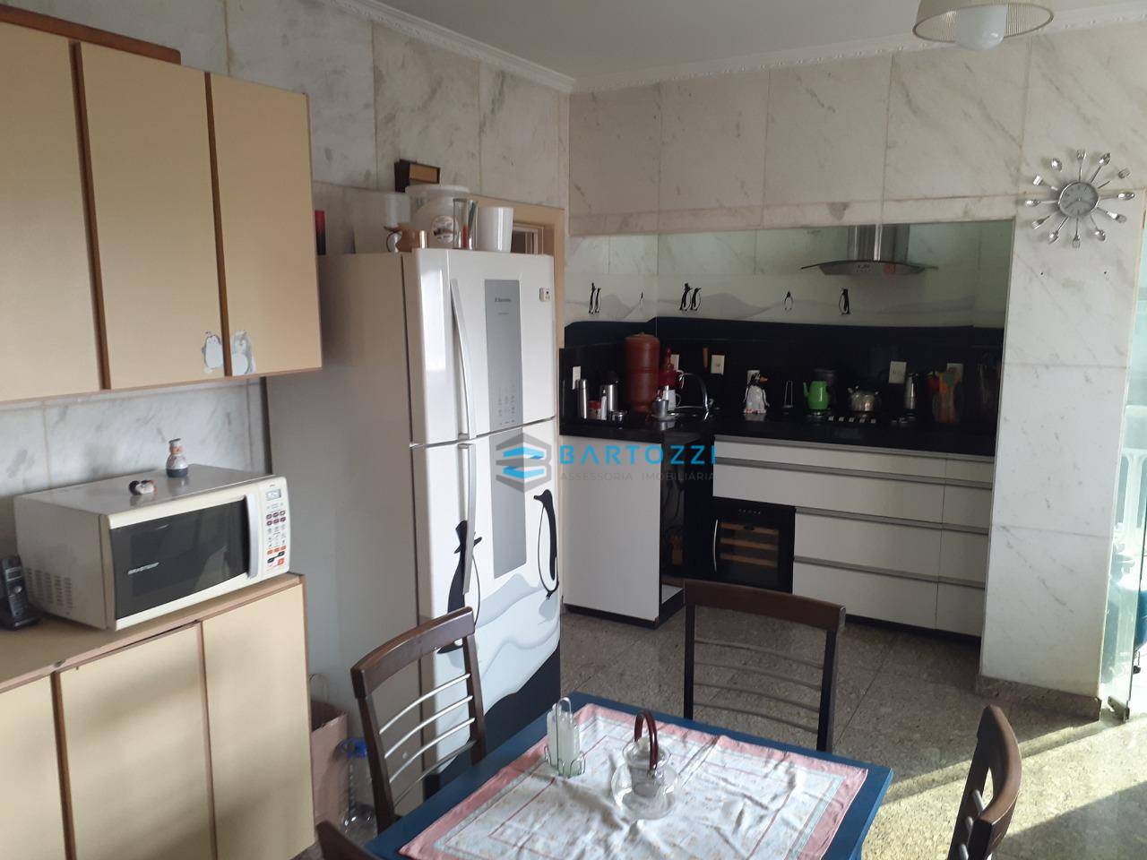 Apartamento à venda com 3 quartos, 210m² - Foto 1