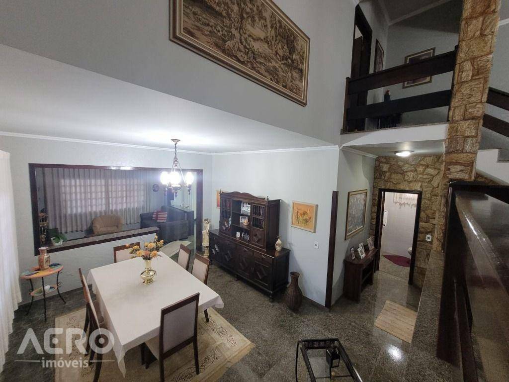 Casa à venda com 4 quartos, 363m² - Foto 32