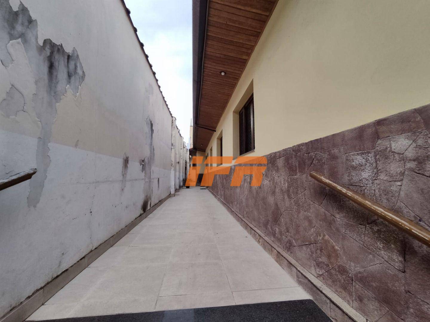 Casa à venda com 6 quartos, 254m² - Foto 3