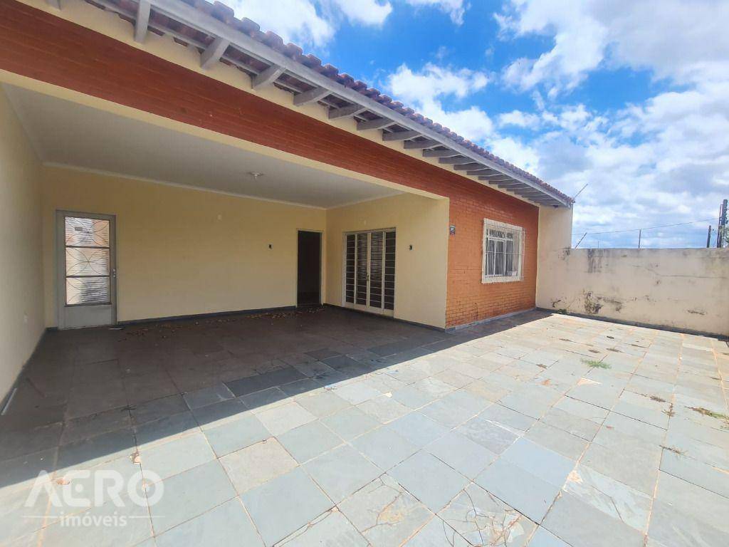 Casa à venda com 3 quartos, 170m² - Foto 2