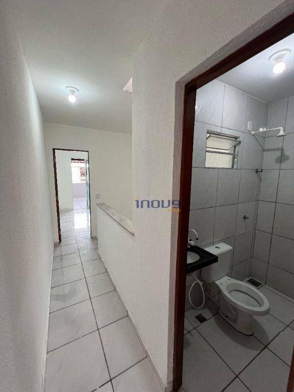 Casa à venda com 2 quartos, 70m² - Foto 11