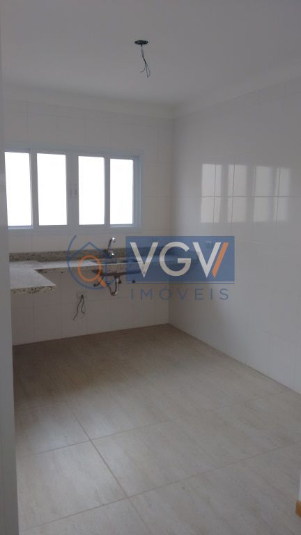 Casa à venda com 3 quartos, 110m² - Foto 4