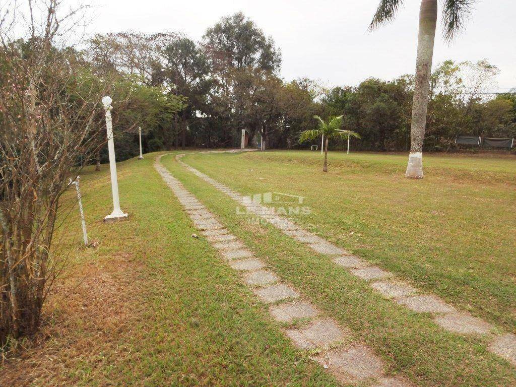 Chácara à venda com 3 quartos, 279m² - Foto 1