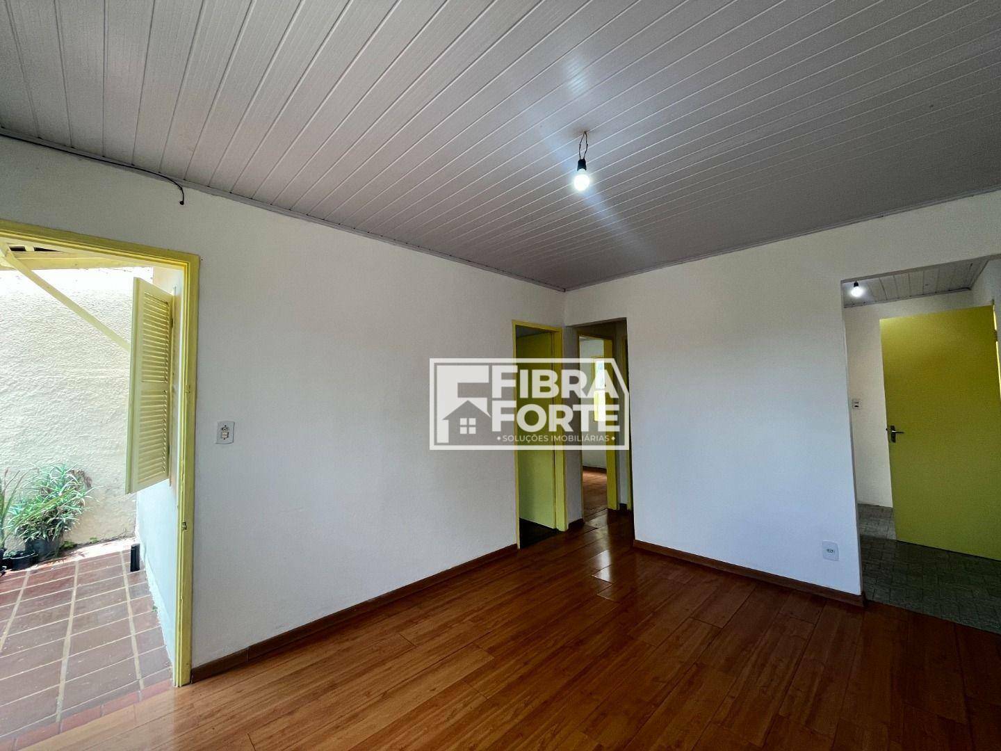 Casa à venda com 3 quartos, 76m² - Foto 1