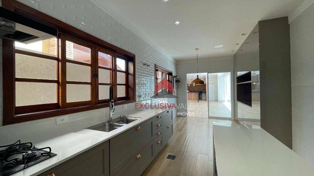 Casa de Condomínio à venda com 4 quartos, 420m² - Foto 13