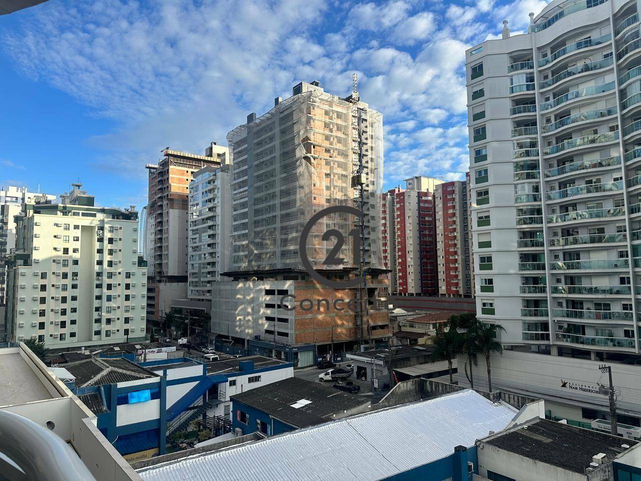 Apartamento para alugar com 2 quartos, 110m² - Foto 18