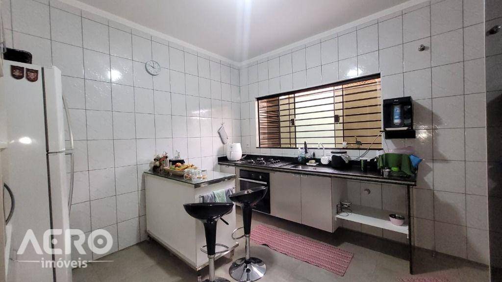 Casa à venda com 4 quartos, 211m² - Foto 33