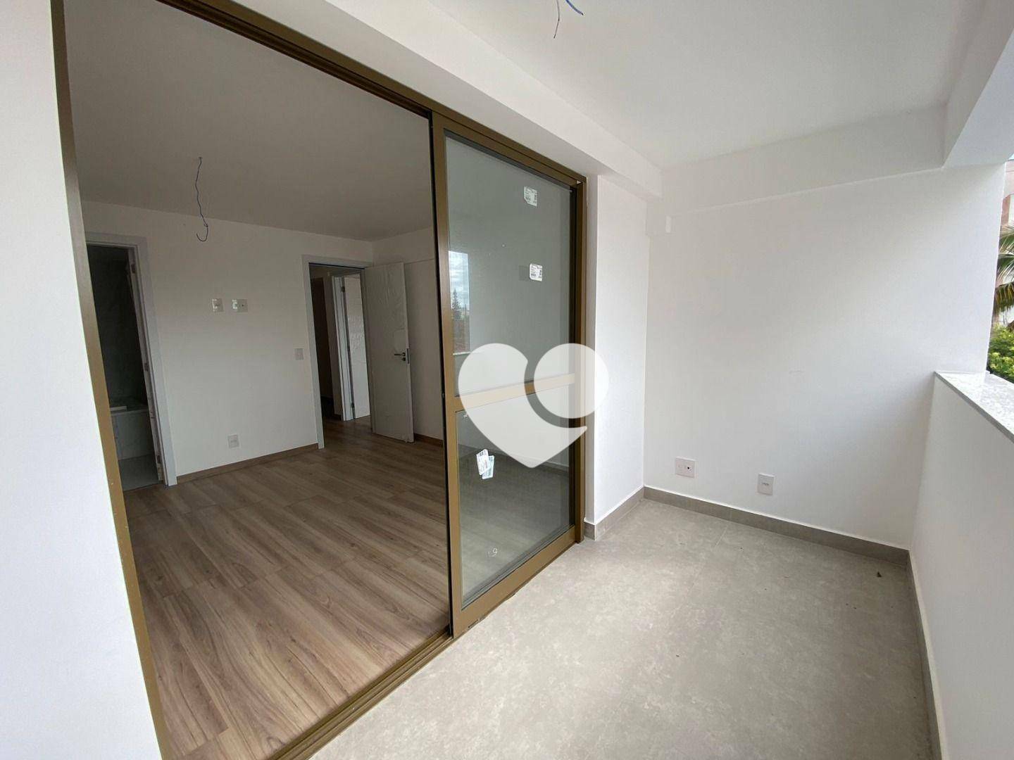 Apartamento à venda com 4 quartos, 196m² - Foto 18