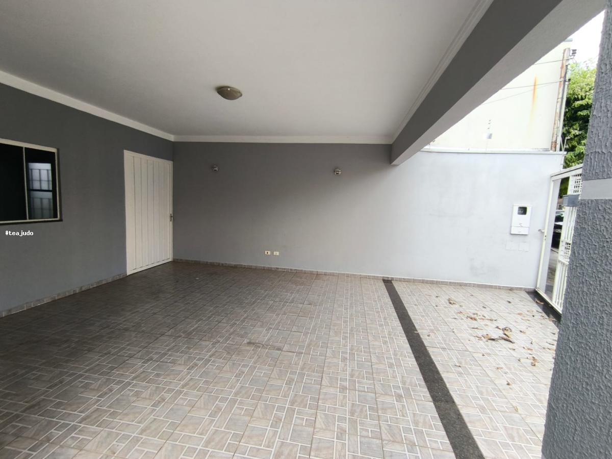 Casa à venda com 3 quartos, 230m² - Foto 2