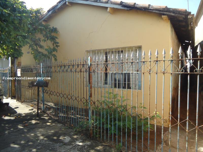 Casa à venda com 2 quartos, 250m² - Foto 2