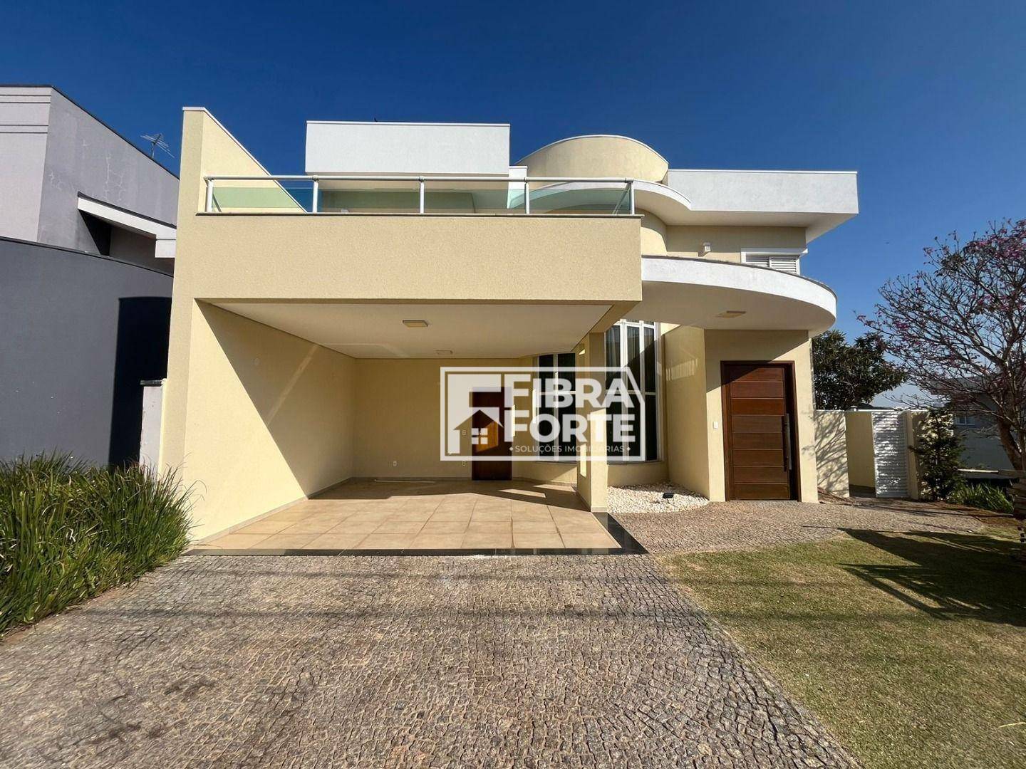 Casa de Condomínio para alugar com 3 quartos, 267m² - Foto 1