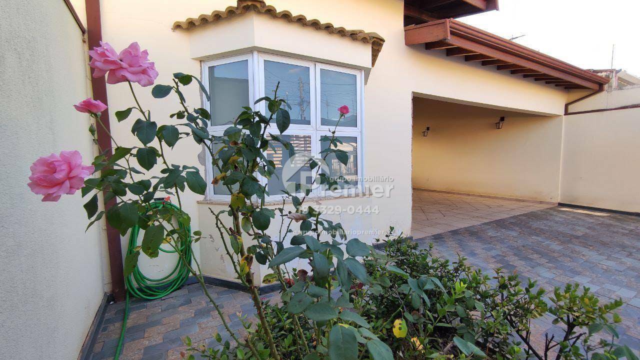 Casa à venda com 3 quartos, 214m² - Foto 2