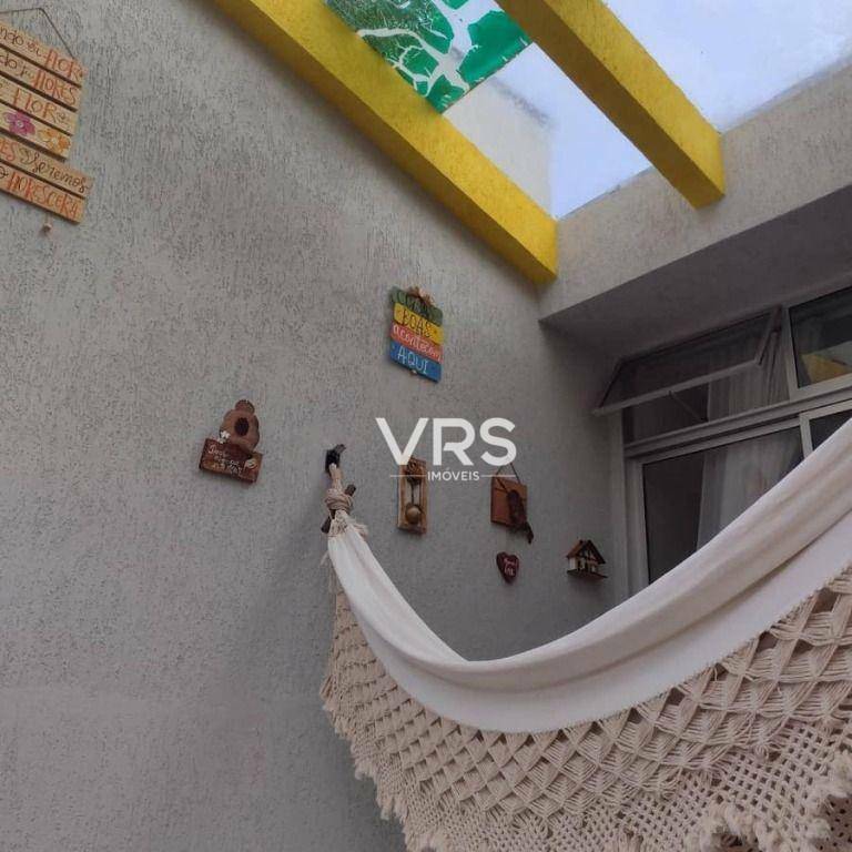 Casa à venda com 5 quartos, 250m² - Foto 3