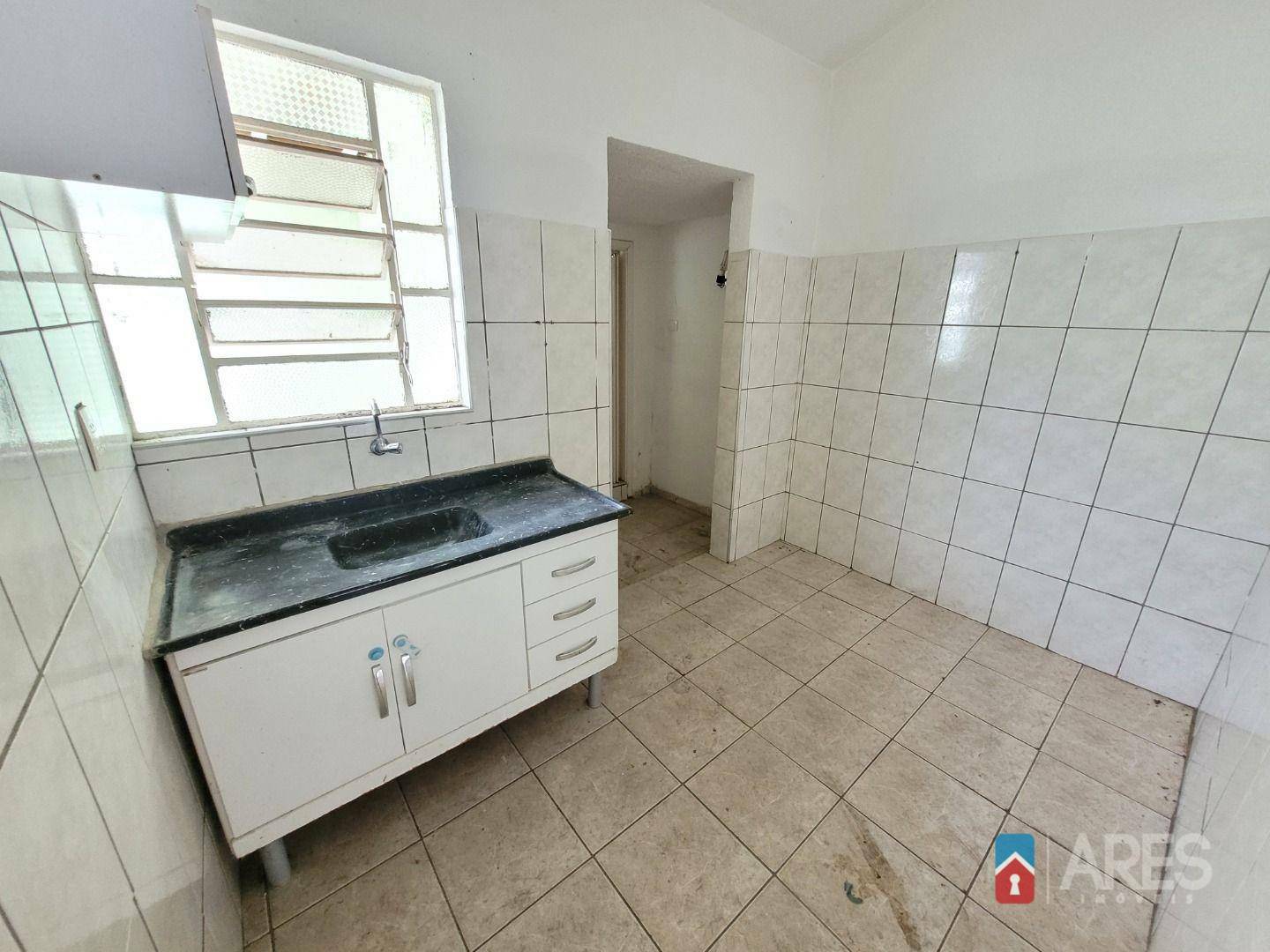 Casa à venda com 2 quartos, 140m² - Foto 4