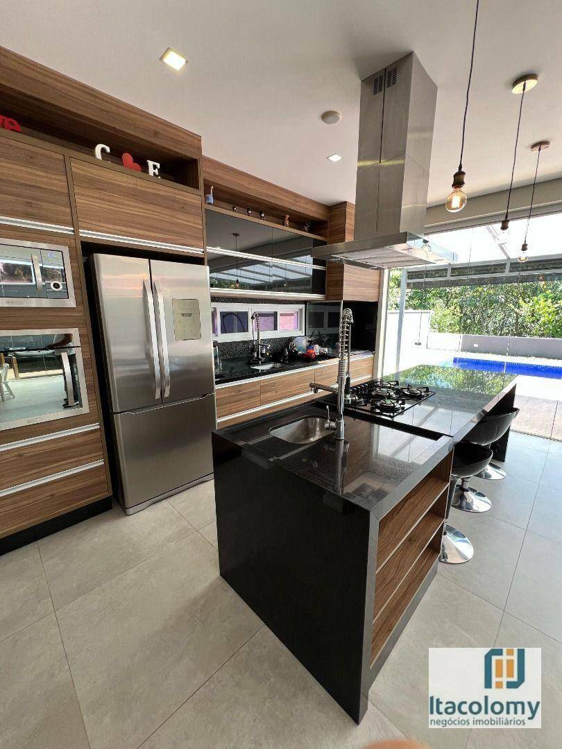 Casa de Condomínio à venda com 3 quartos, 254m² - Foto 3