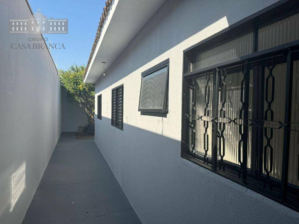 Casa à venda com 2 quartos, 90m² - Foto 2