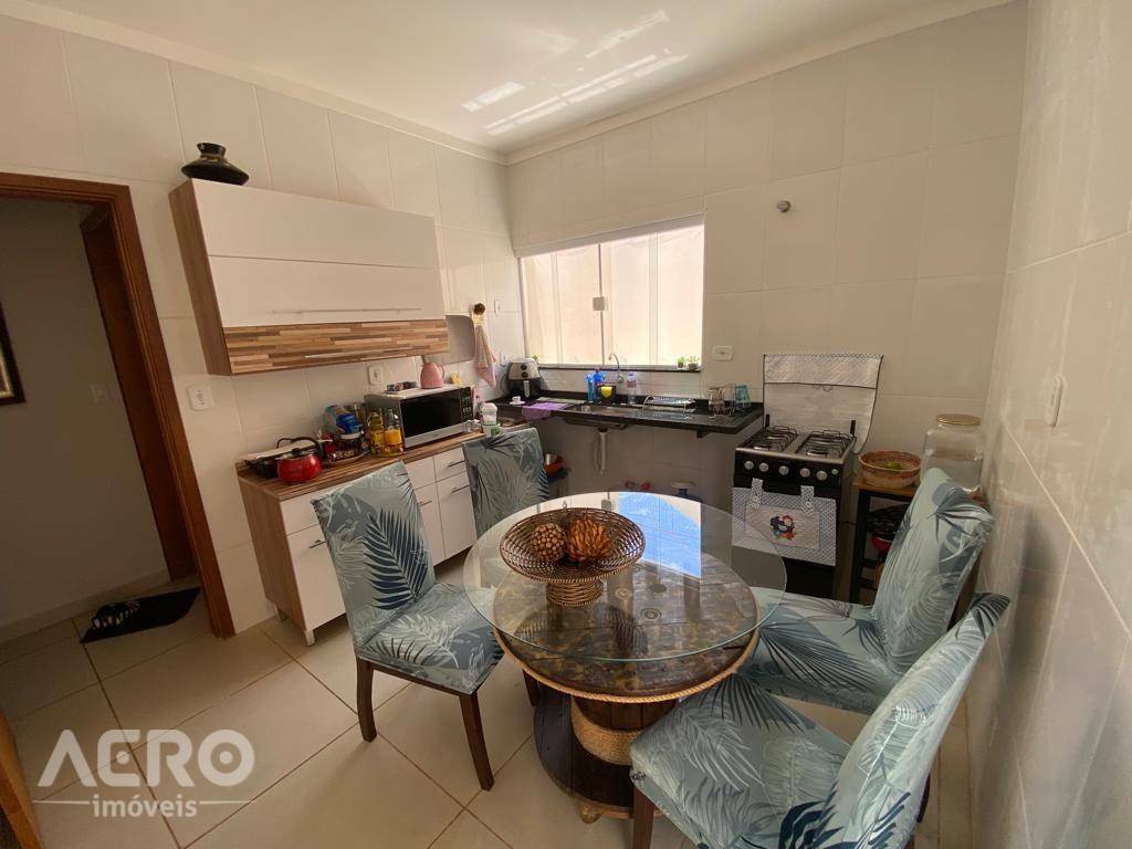 Casa à venda com 3 quartos, 99m² - Foto 13