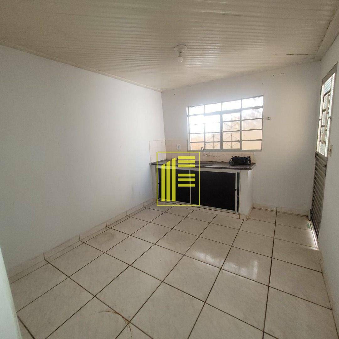 Casa para alugar com 2 quartos, 50m² - Foto 1