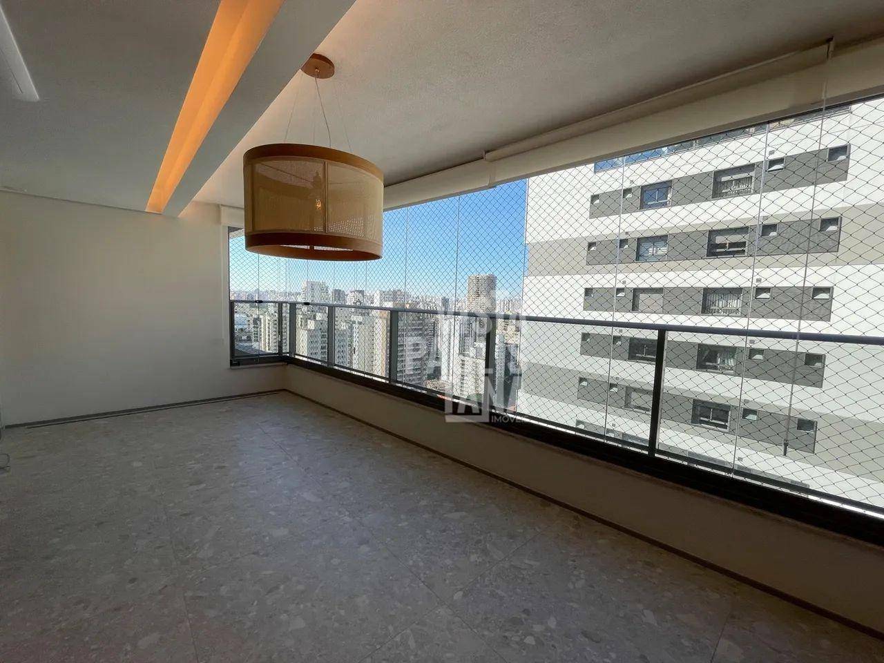 Apartamento à venda com 3 quartos, 131m² - Foto 1