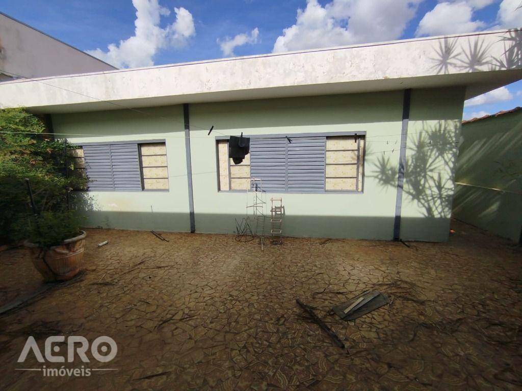 Casa para alugar com 4 quartos, 350m² - Foto 11