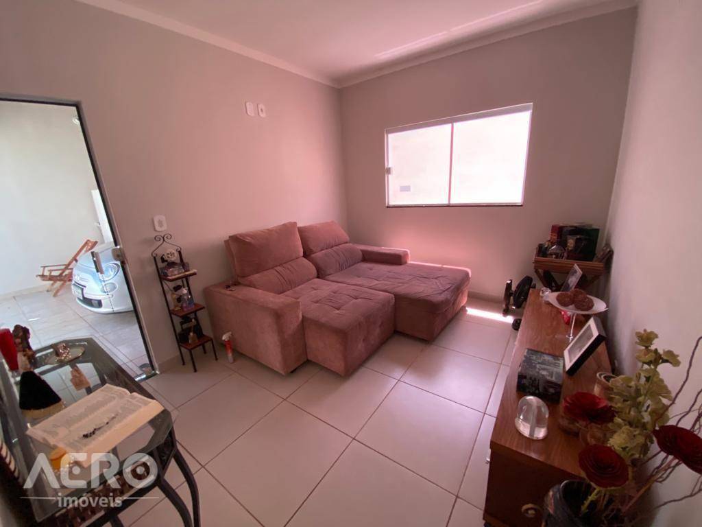 Casa à venda com 3 quartos, 99m² - Foto 1