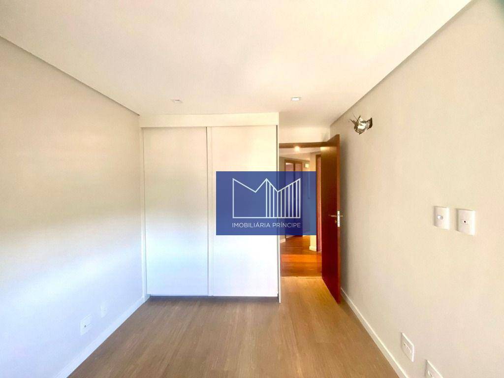 Apartamento para alugar com 3 quartos, 218m² - Foto 22