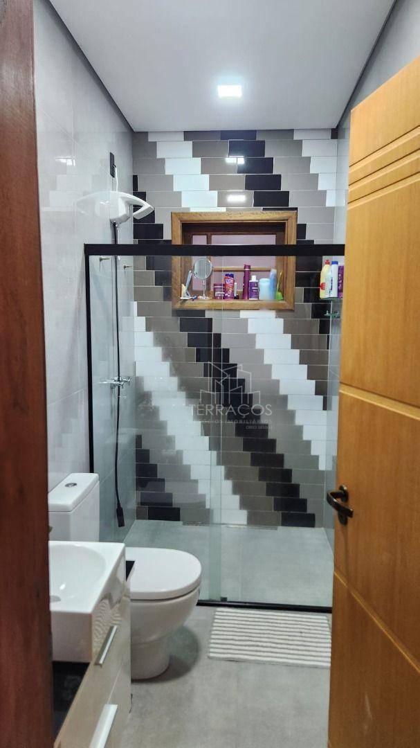 Casa à venda e aluguel com 3 quartos, 250m² - Foto 11