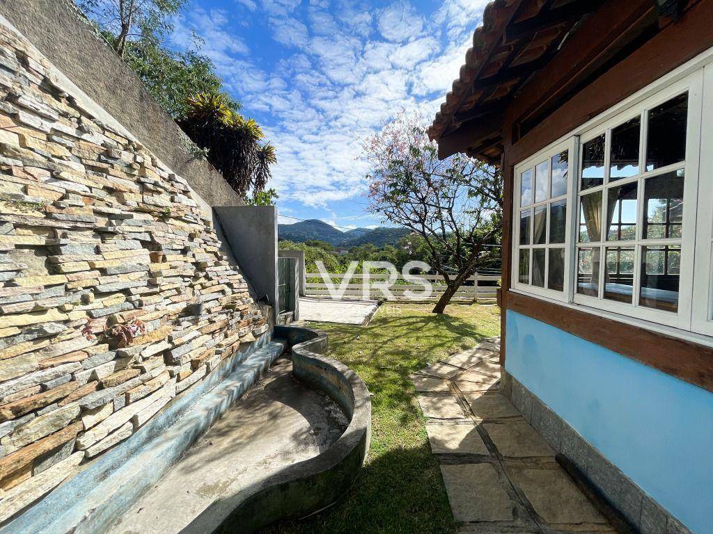 Casa à venda com 5 quartos, 220m² - Foto 5