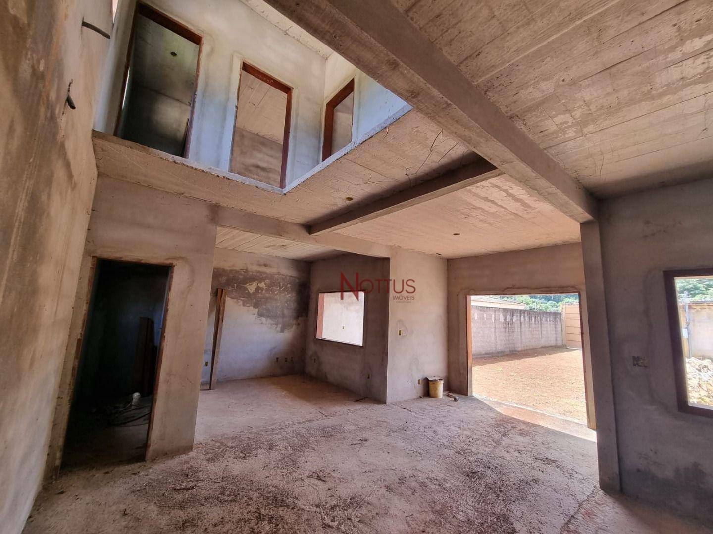 Casa à venda com 3 quartos, 255m² - Foto 4