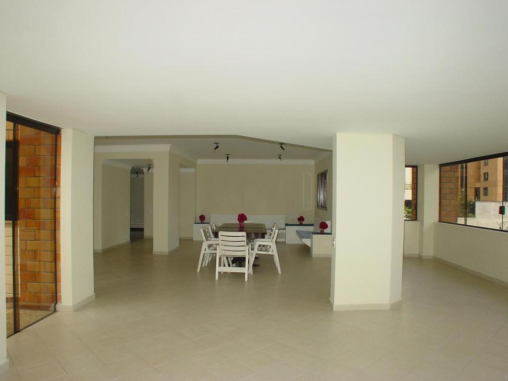 Apartamento à venda com 4 quartos, 280m² - Foto 2