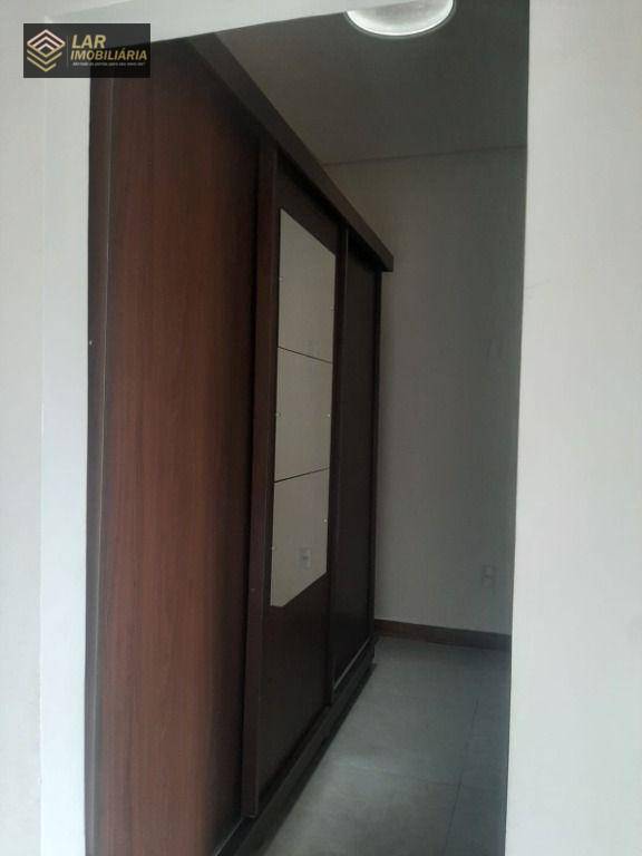 Casa de Condomínio para alugar com 4 quartos, 400m² - Foto 18