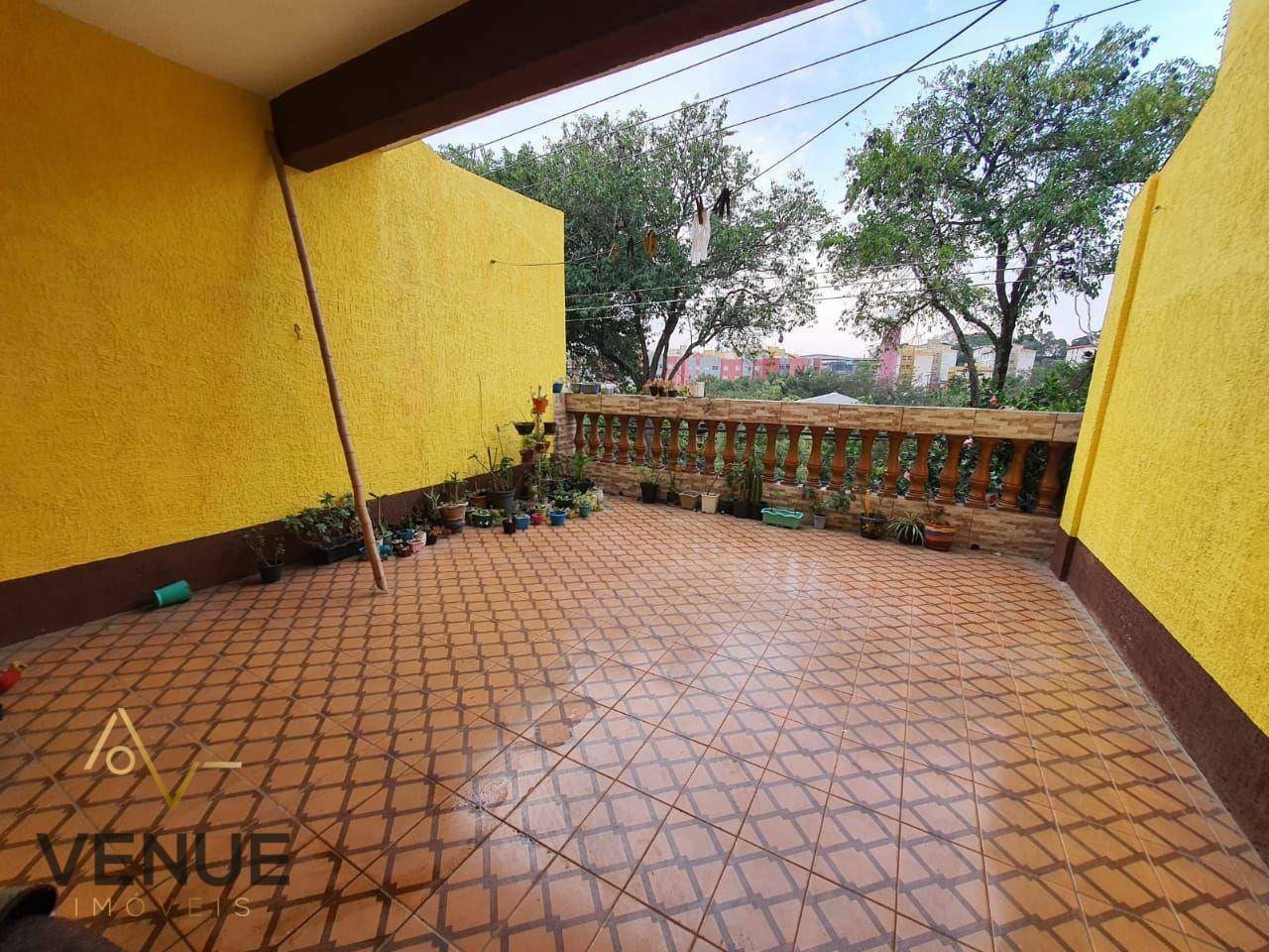 Sobrado à venda com 4 quartos, 215m² - Foto 2