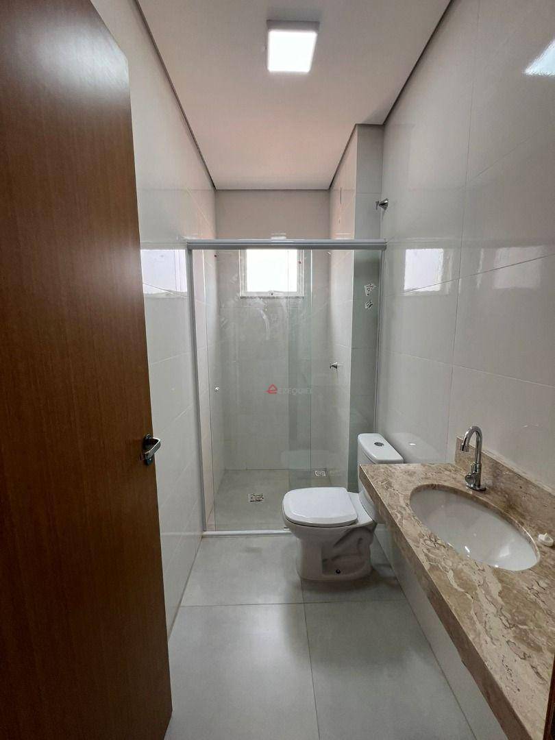 Apartamento para alugar com 2 quartos, 72m² - Foto 13