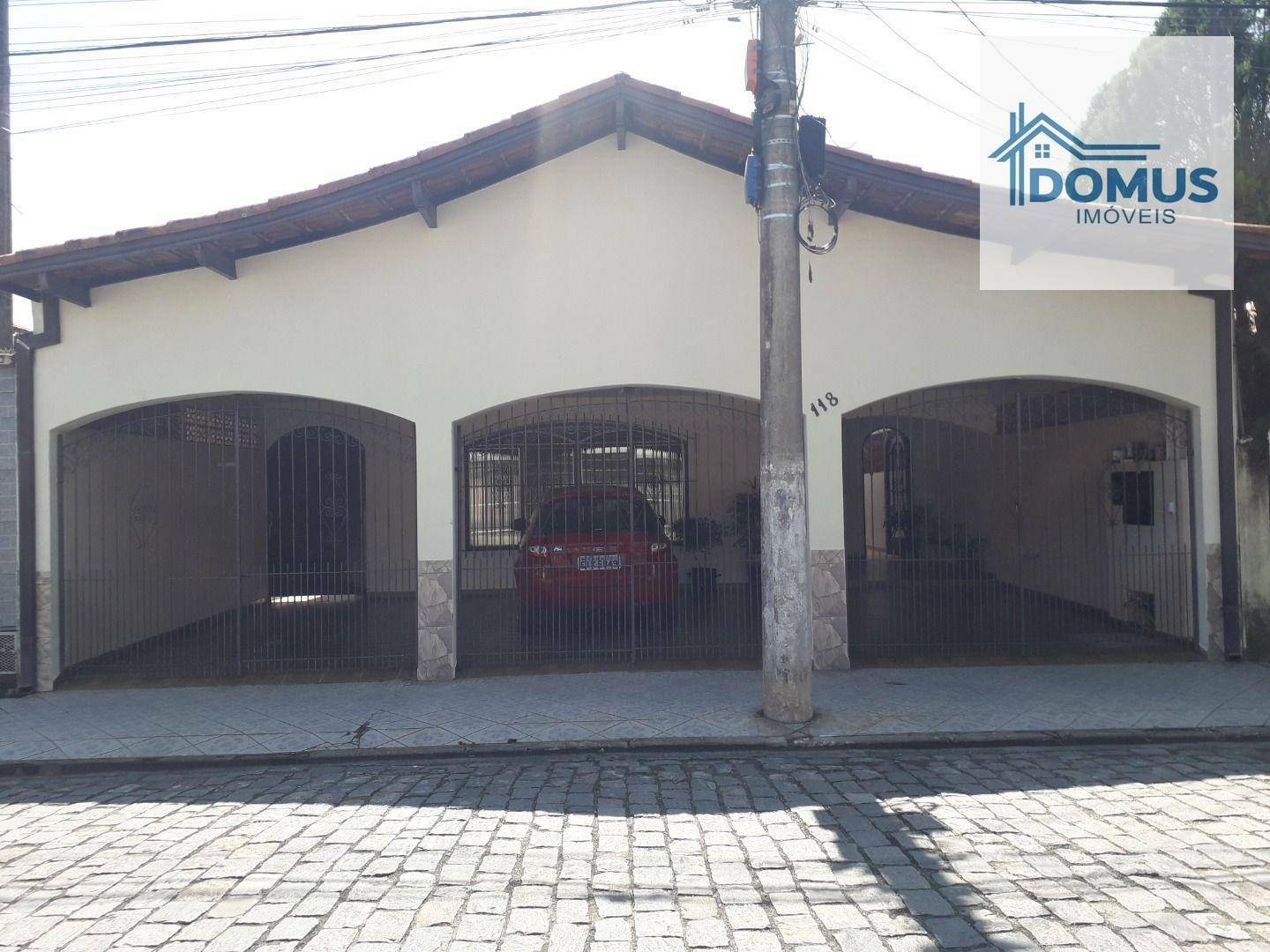 Casa à venda com 3 quartos, 194m² - Foto 1