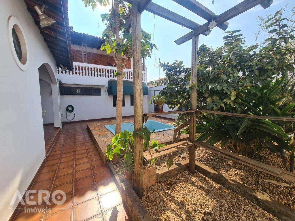 Casa à venda com 3 quartos, 246m² - Foto 13