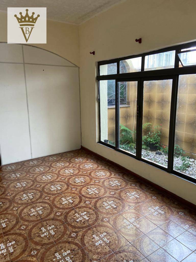 Casa à venda e aluguel com 6 quartos, 260m² - Foto 2