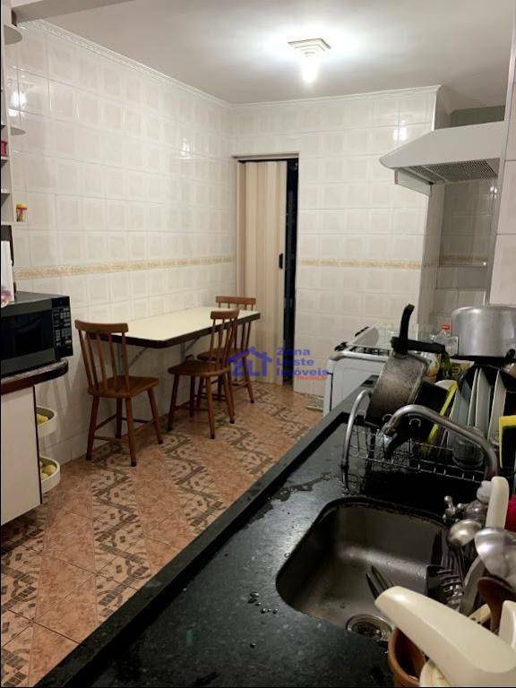 Sobrado à venda com 4 quartos, 220m² - Foto 1