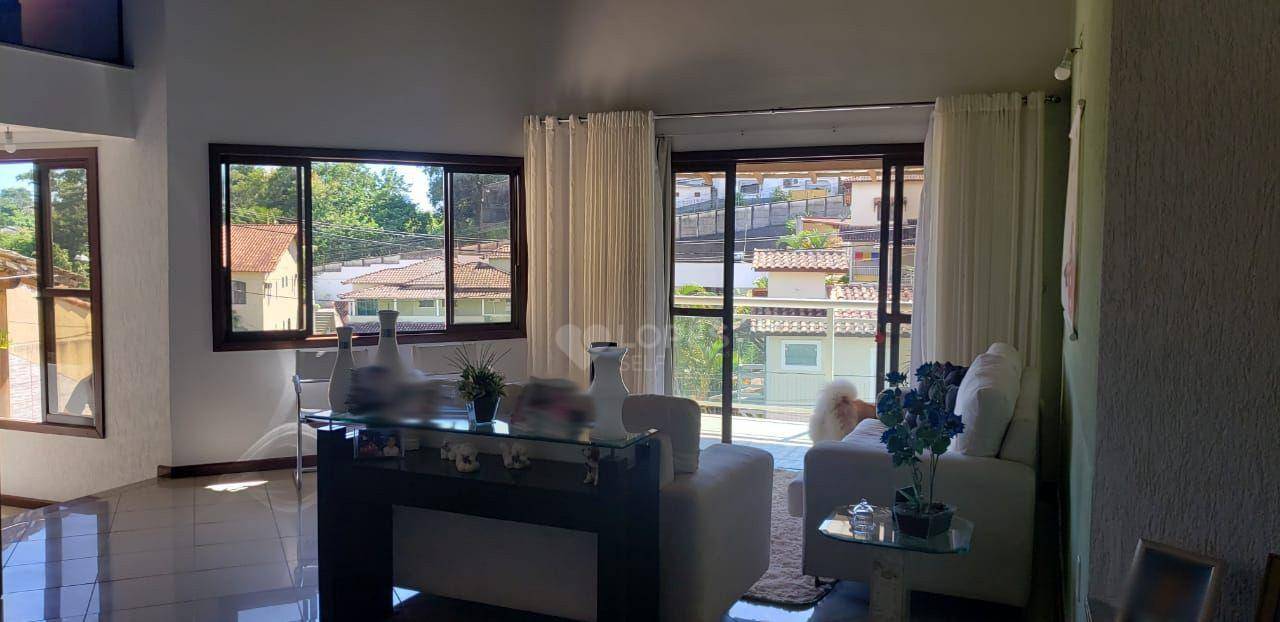 Casa de Condomínio à venda com 3 quartos, 200m² - Foto 4