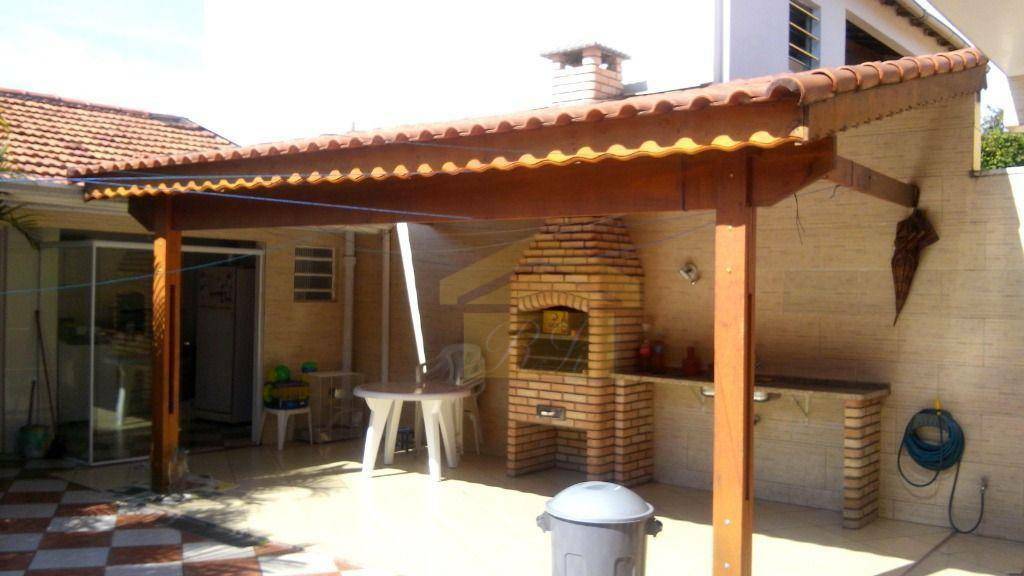 Sobrado à venda com 3 quartos, 200m² - Foto 1